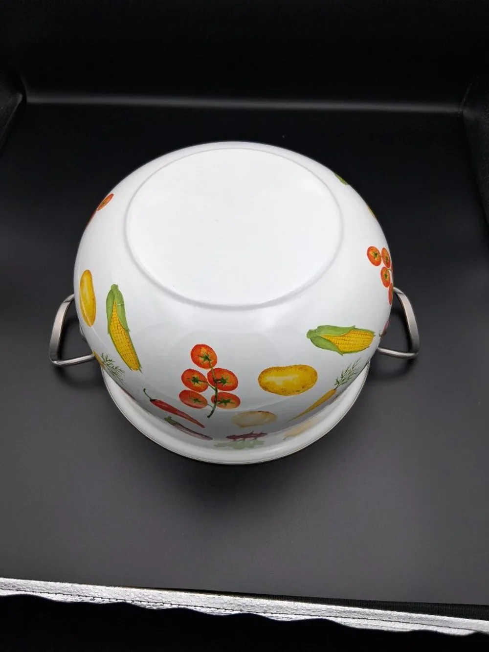 Enamel on steel decorative stockpot. 6.5 quart. Farmers Market